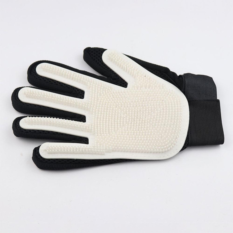 Рукавиця гумова для вичісування шерсті"Пухнастики"18*25 см